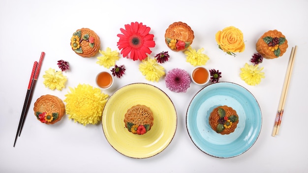 Kolorowe dania na talerzach